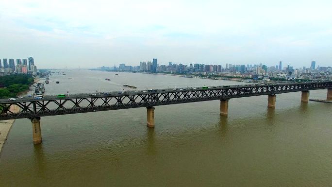 武哈长江大桥跨江桥公铁两用桥运输车流