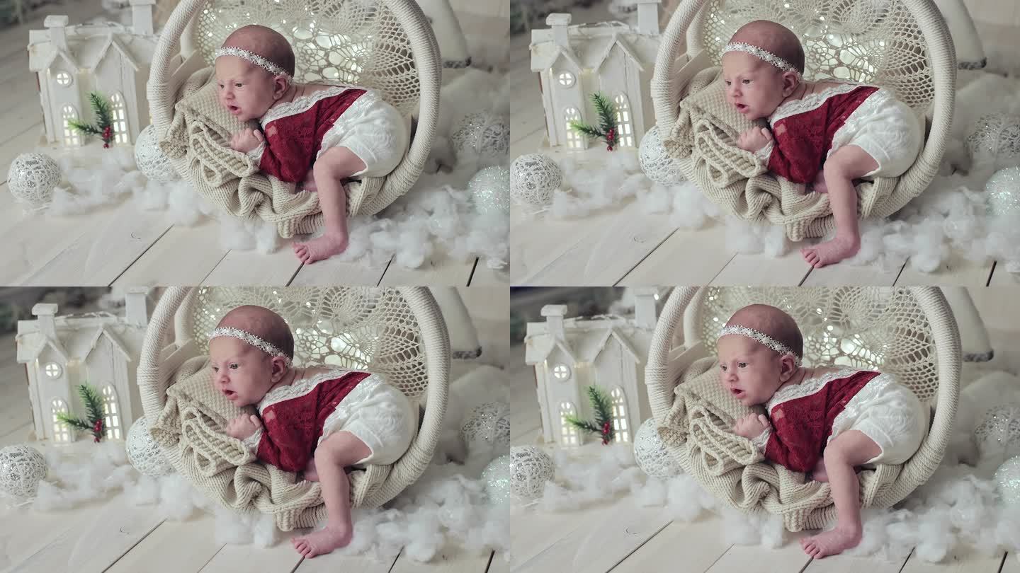 新生的女婴在摄影棚里被拍照。