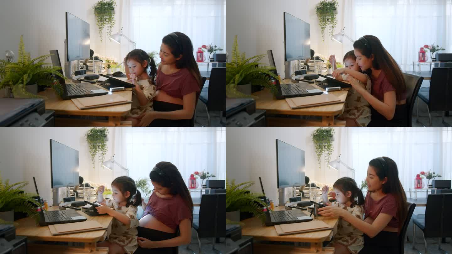 在线怀孕女教师教第一个女儿使用数字平板电脑在家玩教育活动游戏。母亲爱孩子。