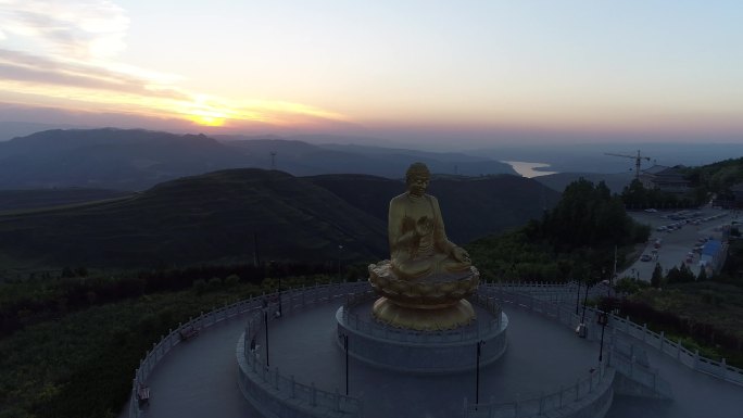 夕阳下的灵山大佛