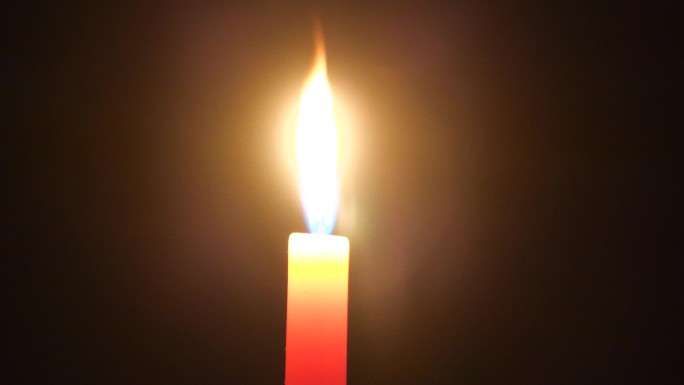风吹蜡烛蜡烛熄灭停电烛光烛火熄灭吹蜡烛
