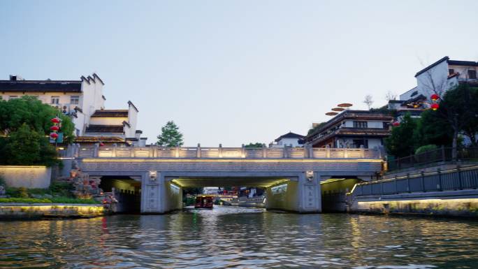 4k实时拍摄，南京乘船游览秦淮河两岸风景