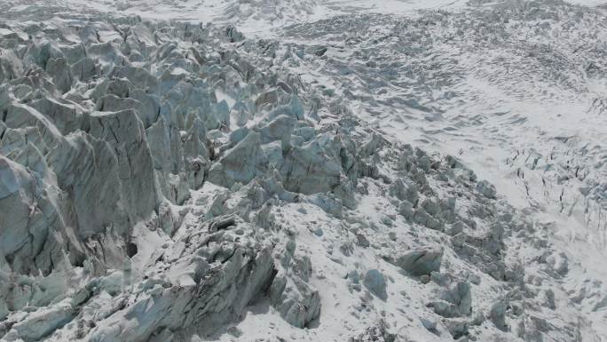 航拍萨普神山冰川群
