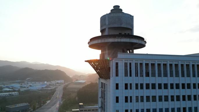 傍晚红日夕阳道路大楼