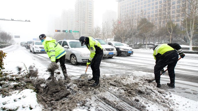 下雪路面除雪扫雪作业