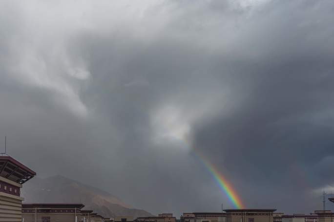 拉萨雨后彩虹