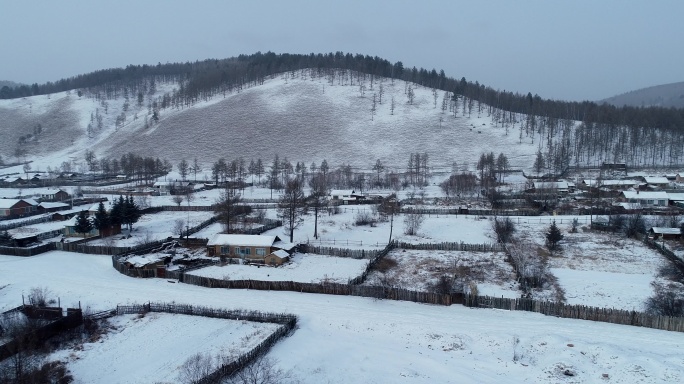 航拍大兴安岭下雪后山村人家