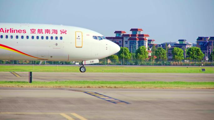 海南航空飞机滑行