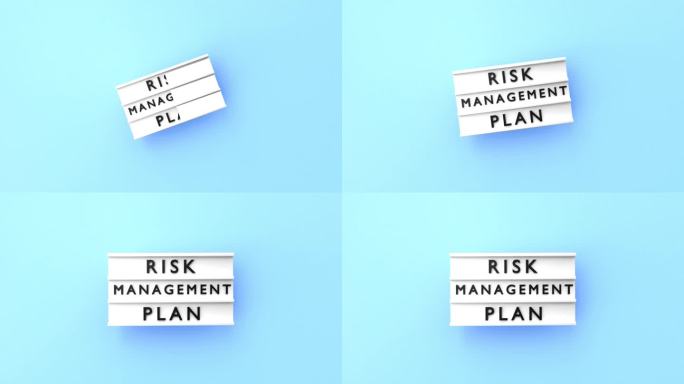 风险管理计划文本以4K分辨率显示在蓝色背景的灯箱上