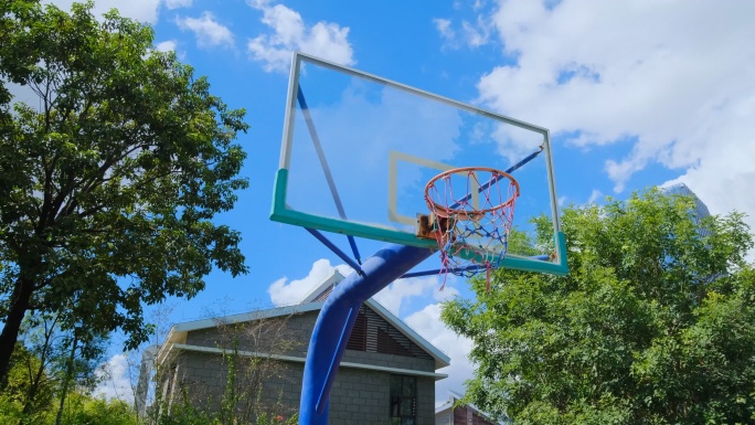 社区校园篮球场