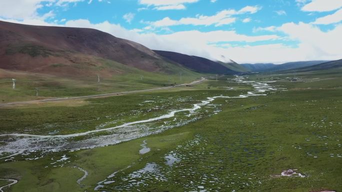 航拍那曲草原湿地风光