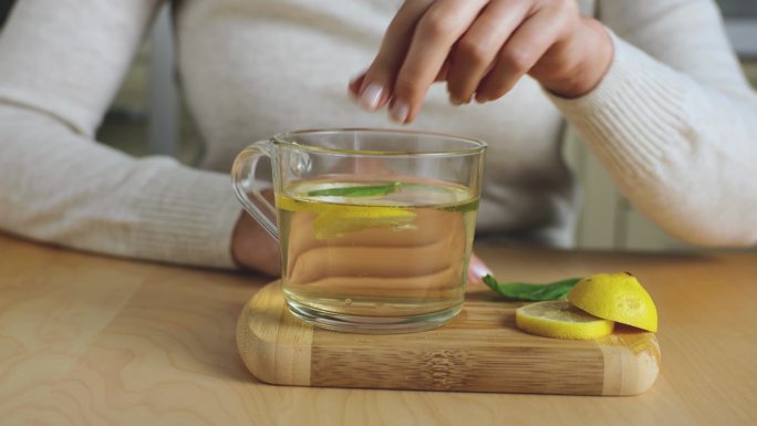在家喝凉茶的时间柠檬水喝茶