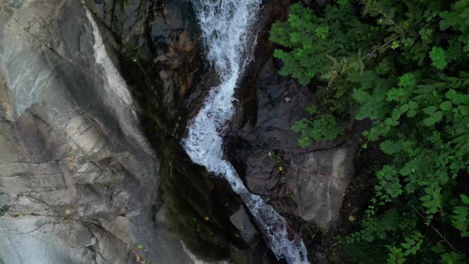 深山老林岩石瀑布溪流