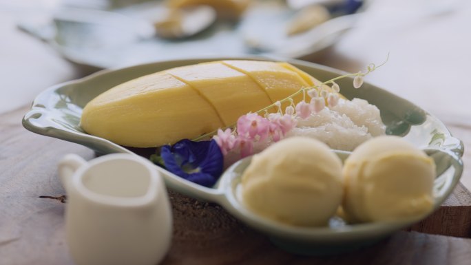 泰国食品芒果糯米甜点甜品榴莲布丁餐厅吃饭