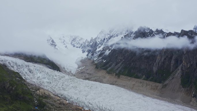 航拍布加雪山冰川风光