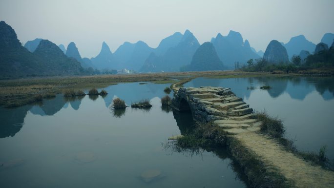 中国桂林的一座石桥