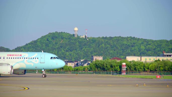 长龙航空飞机滑行