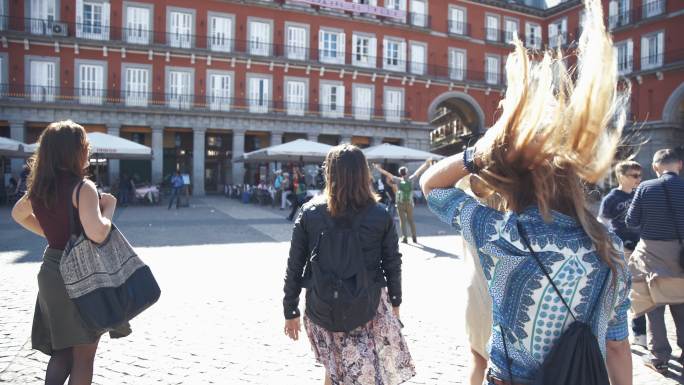 西班牙马德里的城市生活：旅游女性