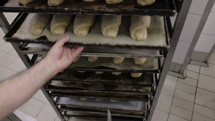 给面包调味的面包师