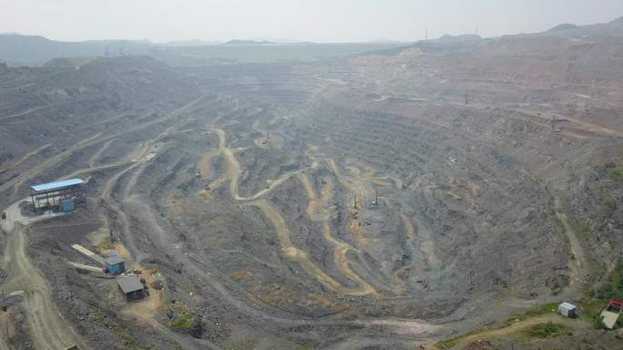 矿区航拍大山采矿山区挖掘盘山路环境保护