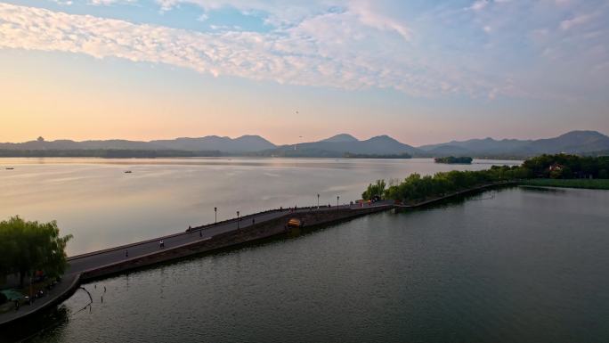 航拍杭州西湖断桥日出美景