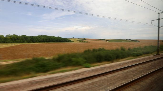 高速列车窗口沿途风景