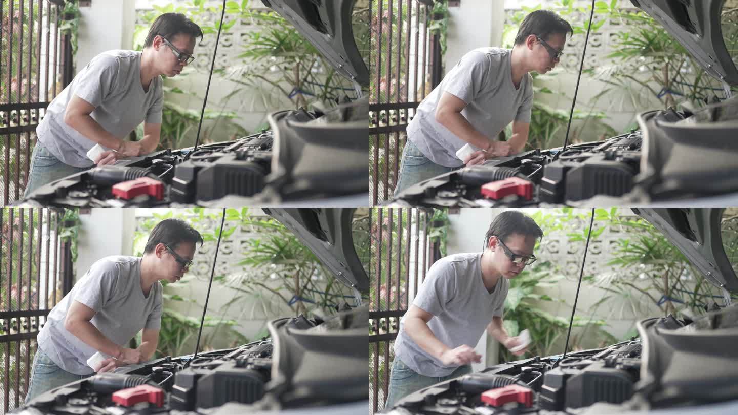 一个人用智能眼镜检查汽车的引擎。