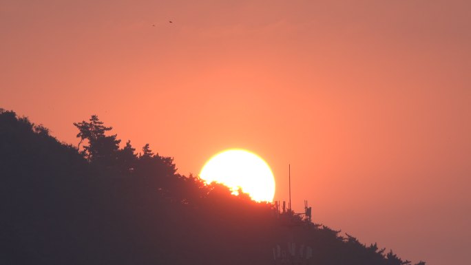 4k太阳从山那边出来了 日出东方