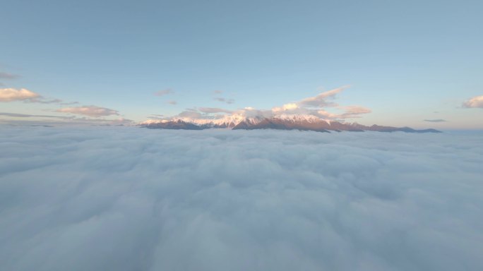 子梅垭口穿云海-穿越机拍贡嘎雪山