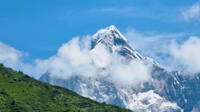 航拍四姑娘山