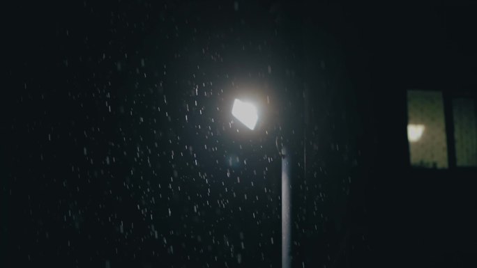 实拍下雨夜晚雨夜氛围感素材