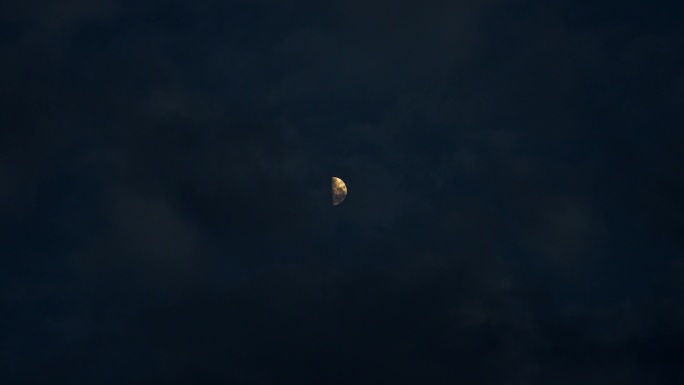4K实拍半月亮