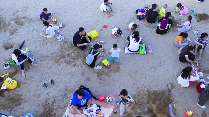 海滩、沙滩上娱乐