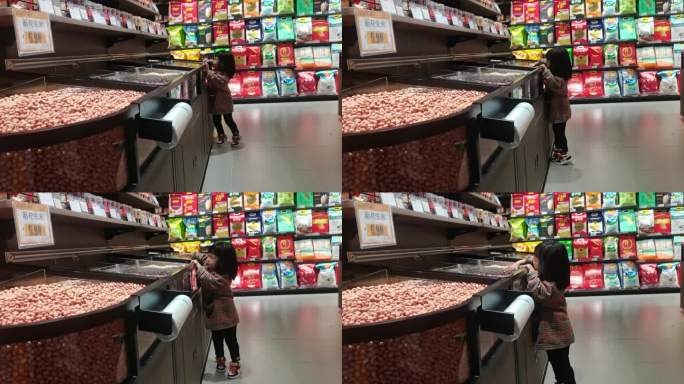 实拍小女孩在超市挨着摸各种豆制品