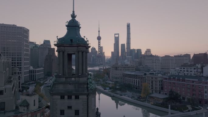 上海市天际线日出上海天际线高楼大厦清晨河