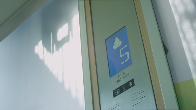 「RED拍摄」电梯运行数字光影变化