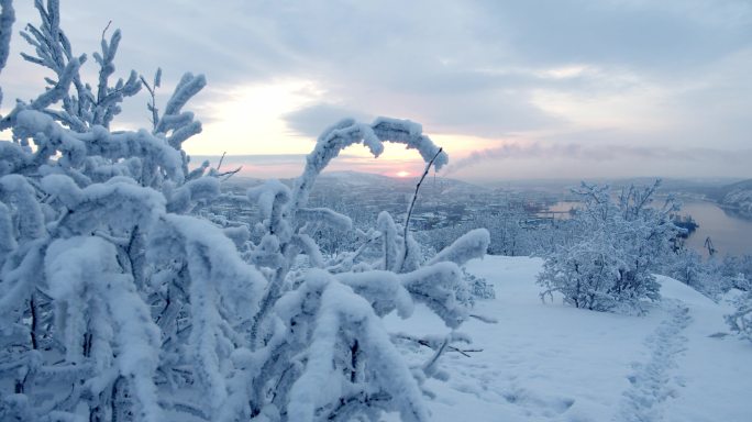 实拍北极圈内摩尔曼斯克冰天雪地的壮丽景象