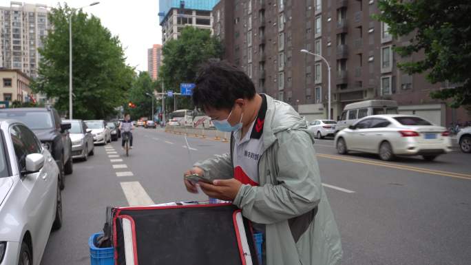 快递员顺丰城市街道社区配送