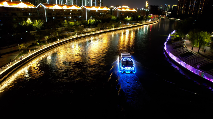 上海苏州河美丽夜景游船航行长宁普陀区旅游