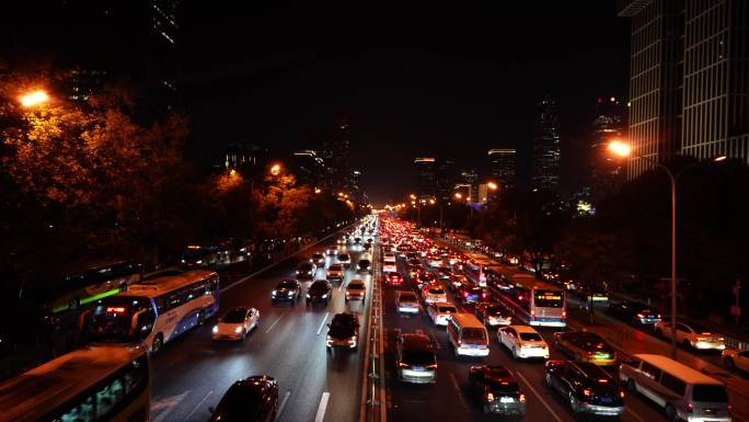 北京大望路夜间车流人流