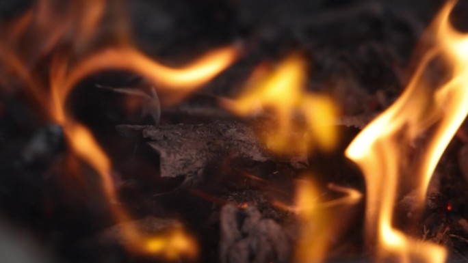 火焰实拍碳火烤肉烧烤火灾消防消防知识