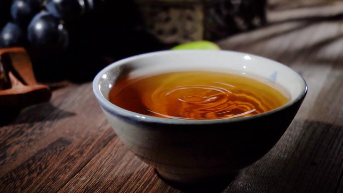 普洱古树滇红茶汤色