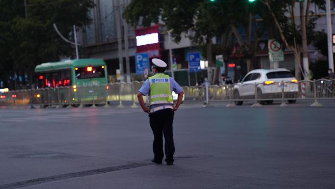 交警上班值勤