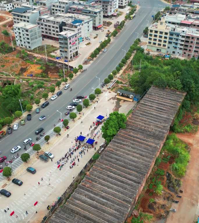 竖屏航拍多镜头社区市民做核酸排队