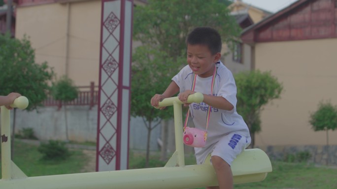 安置区的老人小孩