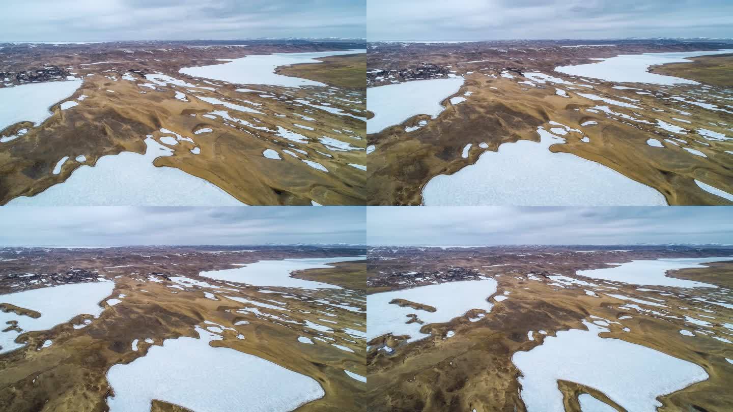 冬天，黄河源头的湖泊和湿地被冻结
