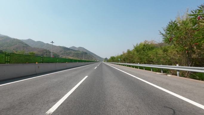 【原创】开车第一视角沿途风景行驶在公路上