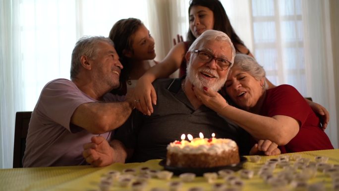 家庭庆祝生日聚会老人过生日生日蛋糕