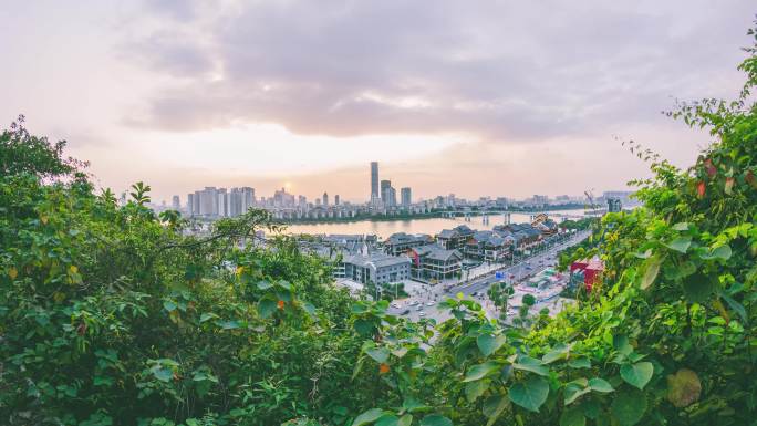 柳州窑埠古镇和城市天际线日转夜延时摄影