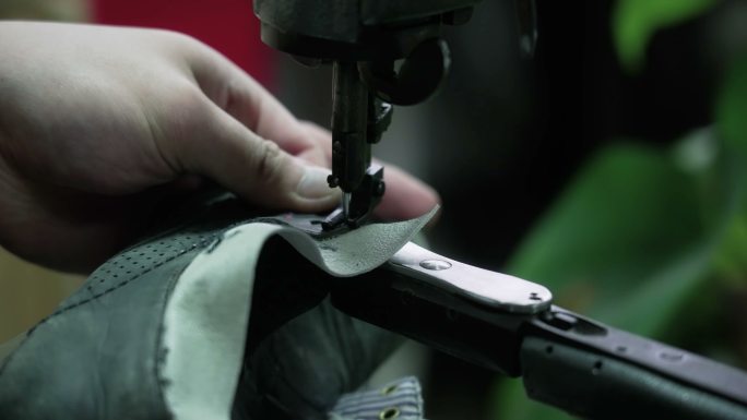 制鞋商正在修复鞋库存视频